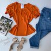 Blusa Feminina Manga com Detalhes em Corações Laranja Fernanda Ramos Store