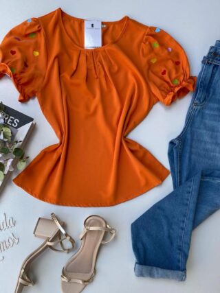 Blusa Feminina Manga com Detalhes em Corações Laranja Fernanda Ramos Store