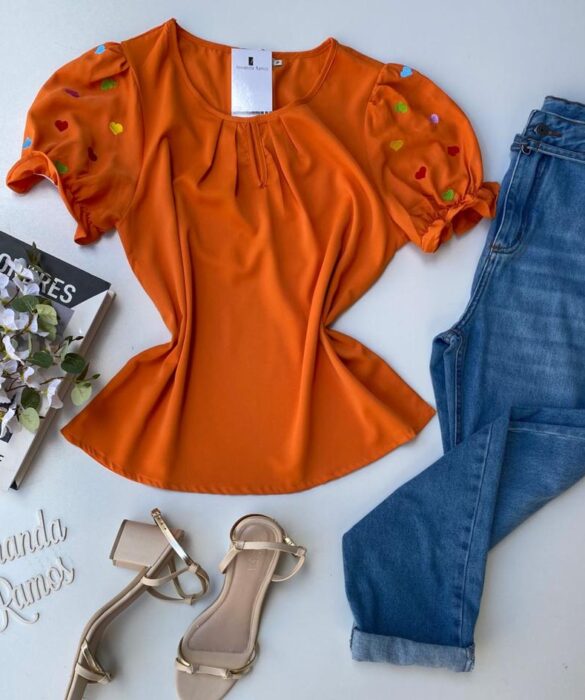 Blusa Feminina Manga com Detalhes em Corações Laranja Fernanda Ramos Store