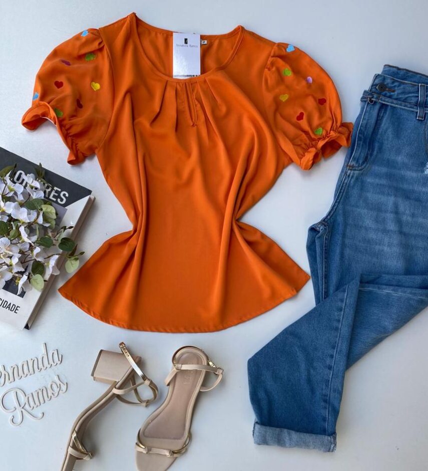 Blusa Feminina Manga com Detalhes em Corações Laranja - Fernanda Ramos Store