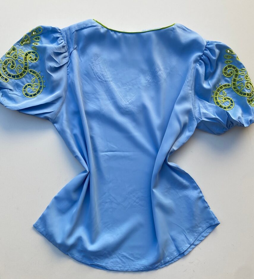 Blusa Manga Curta Feminina Azul Detalhes no Verde Lima - Fernanda Ramos Store