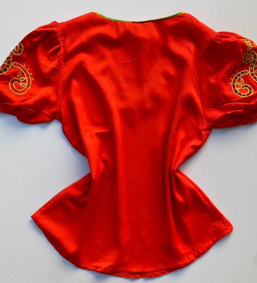 Blusa Manga Curta Feminina Vermelha Detalhes no Verde Lima - Fernanda Ramos Store
