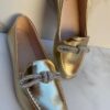 fernandaramosstore com br mocassim feminino dourado com detalhe 1