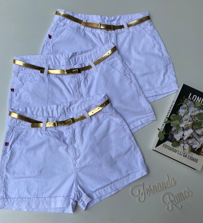 Short Feminino com Cinto Dourado Sarja Branco Fernanda Ramos Store
