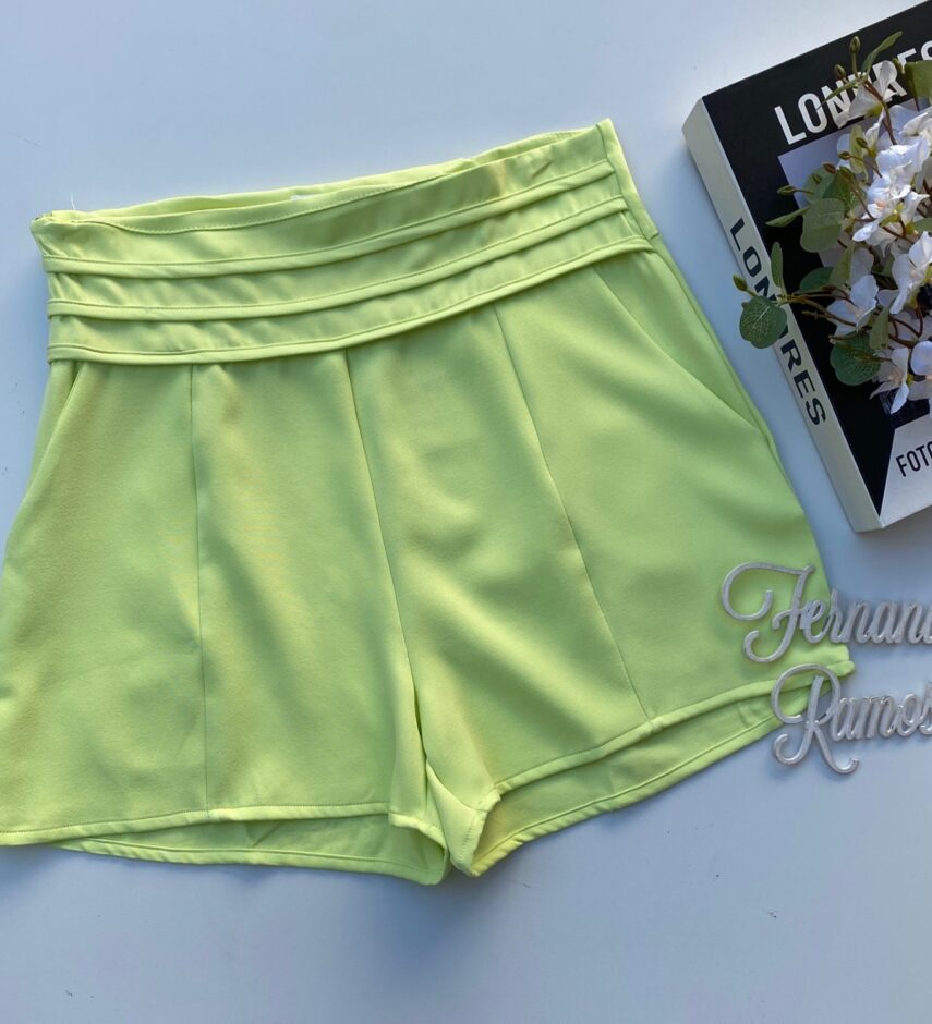 Short Feminino com Detalhe e Bolsos Frontal Verde Lima Fernanda Ramos Store