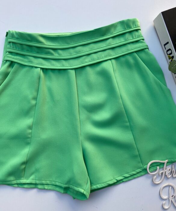 fernandaramosstore com br short feminino com detalhe e bolsos frontal verde 1