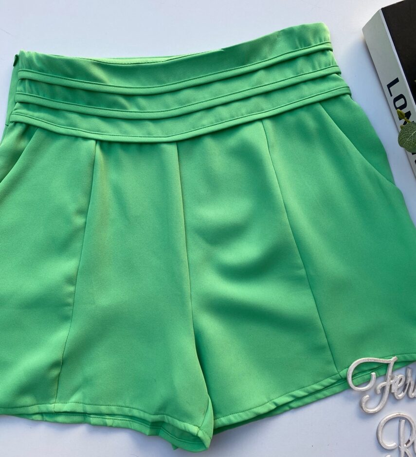 fernandaramosstore com br short feminino com detalhe e bolsos frontal verde 1