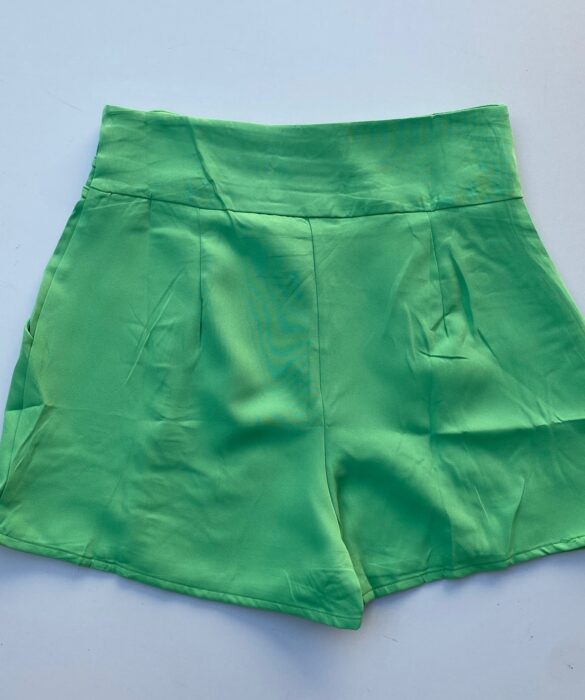 fernandaramosstore com br short feminino com detalhe e bolsos frontal verde 2