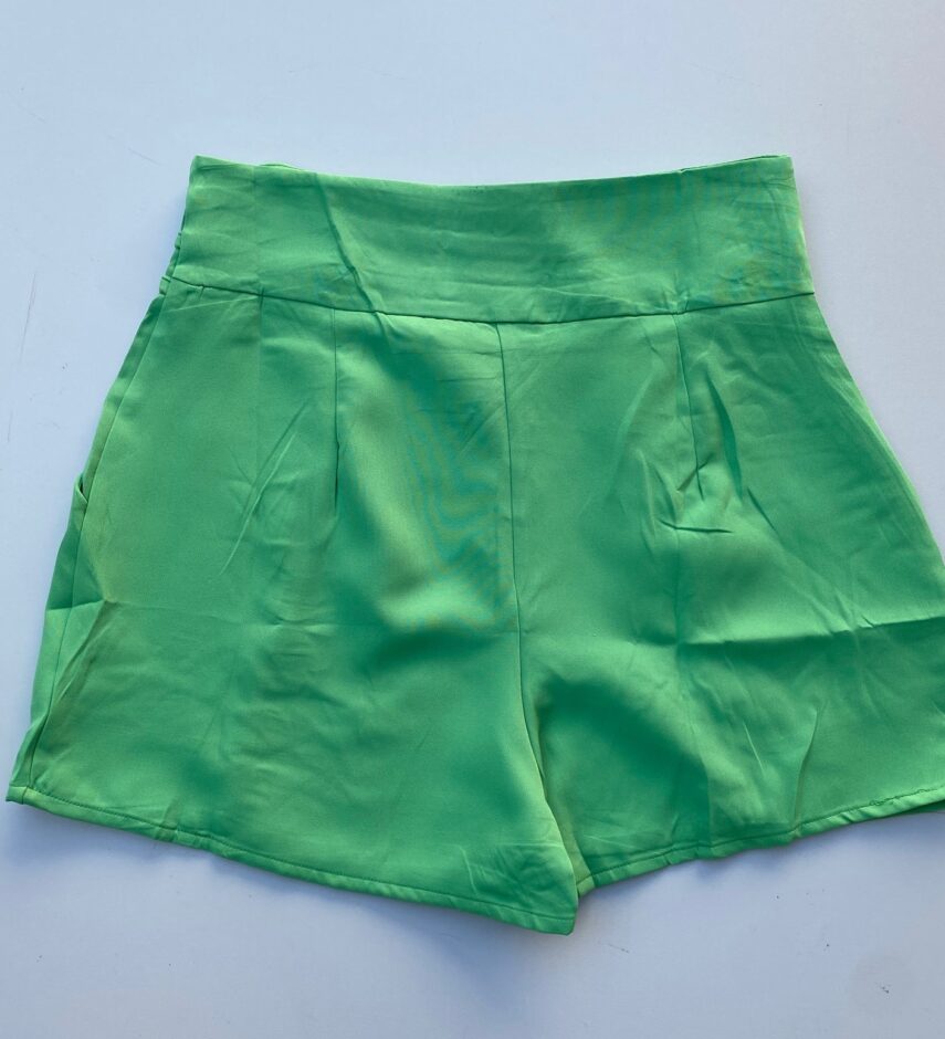 fernandaramosstore com br short feminino com detalhe e bolsos frontal verde 2