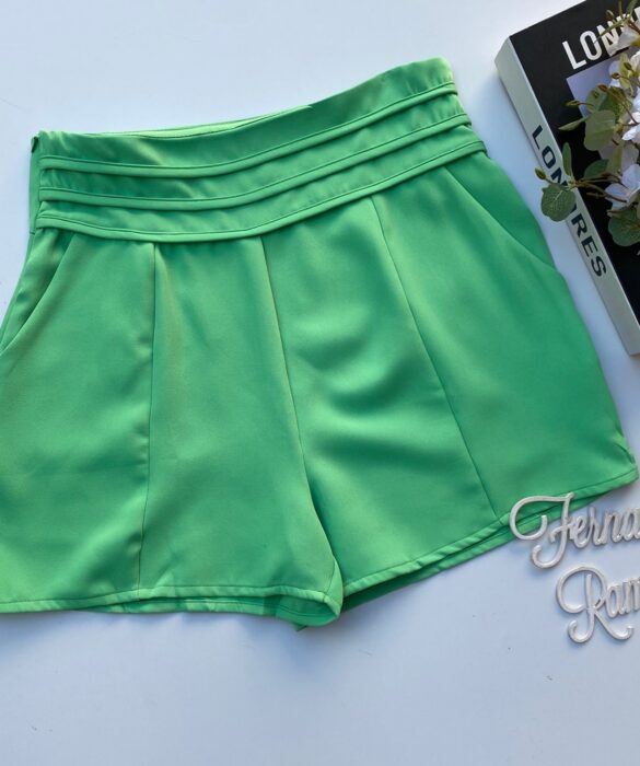 Short Feminino com Detalhe e Bolsos Frontal Verde Fernanda Ramos Store