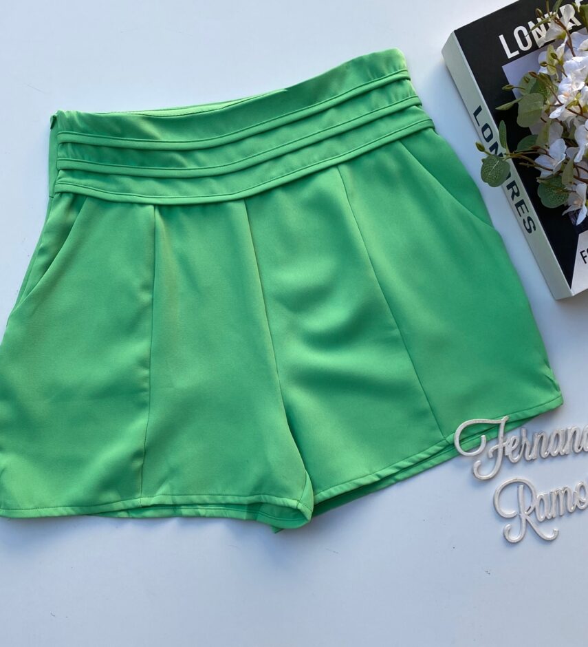 Short Feminino com Detalhe e Bolsos Frontal Verde Fernanda Ramos Store