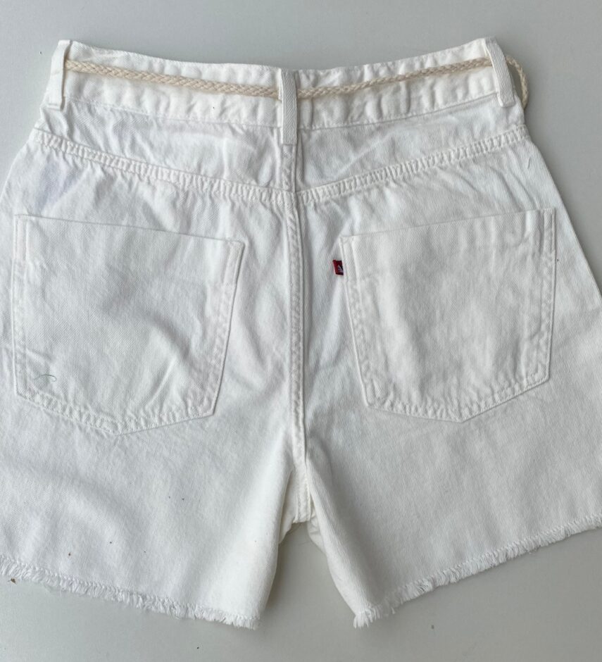 Short Feminino Meia Coxa com Cinto Sarja Branco - Fernanda Ramos Store