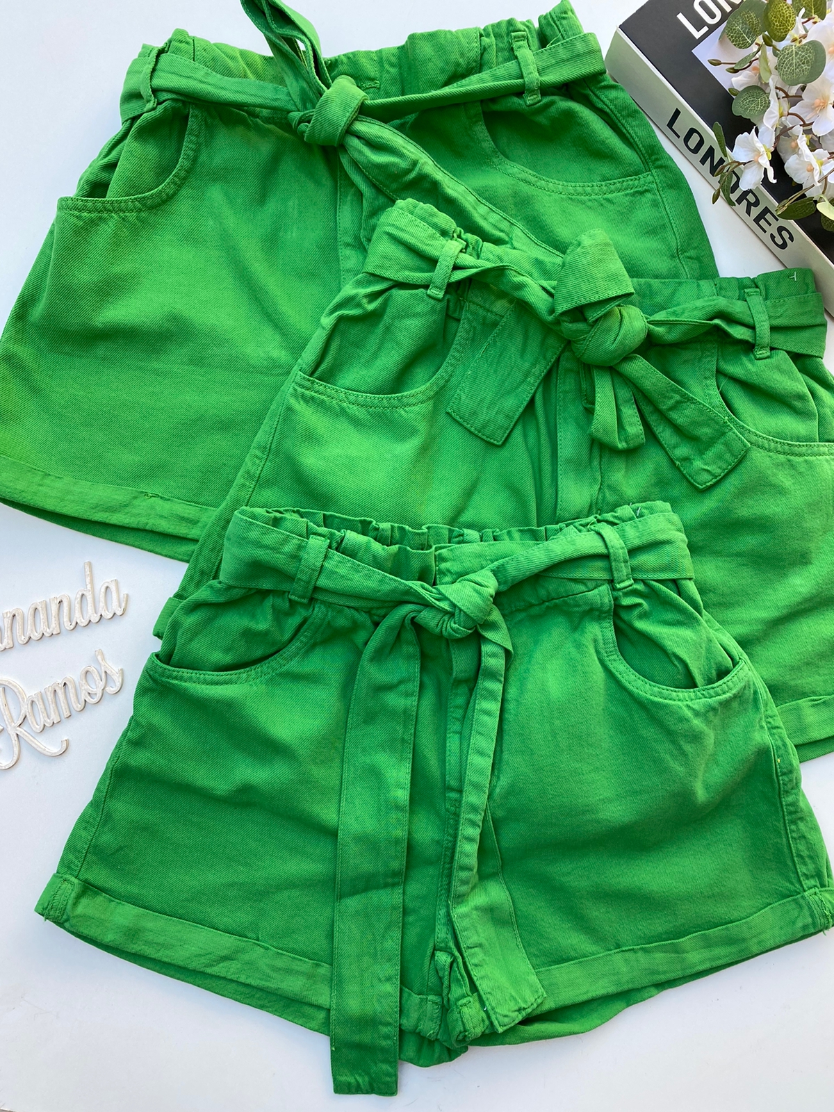 Short Feminino com Detalhe de Cinto Verde Bandeira - Fernanda Ramos Store