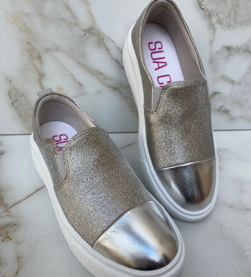 Tênis Slip On Feminino Prata Detalhe Metalizado - Fernanda Ramos Store