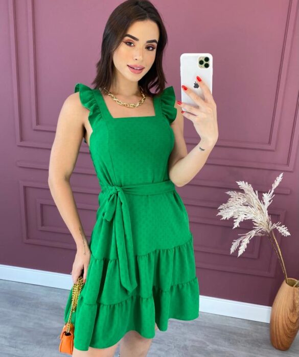 fernandaramosstore com br vestido curto com bojo e amarracao alca com babados verde 3