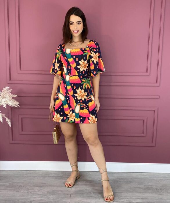 Vestido Curto sem Bojo Amarração Atrás Estampa Fundo Preto Fernanda Ramos Store