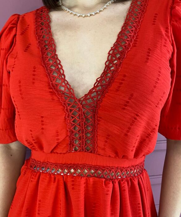 fernandaramosstore com br vestido curto sem bojo manga curta vermelho com detalhe 3