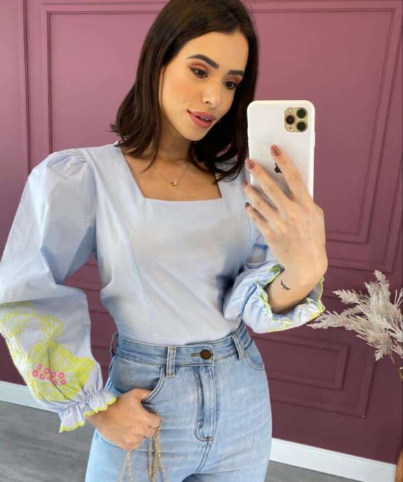 Blusa Feminina Azul com Bordado na Manga Verde Lima Fernanda ramos store
