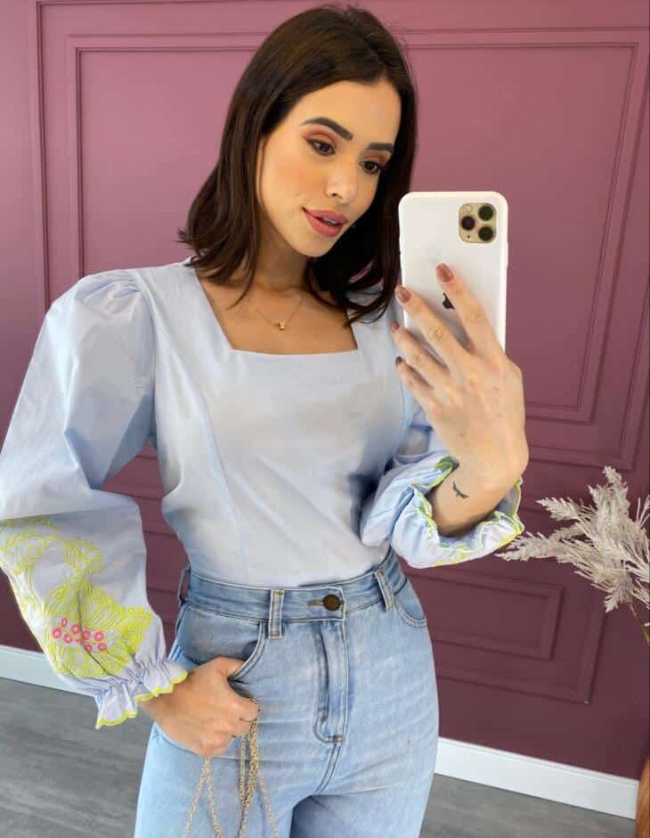 Blusa Feminina Azul com Bordado na Manga Verde Lima Fernanda ramos store