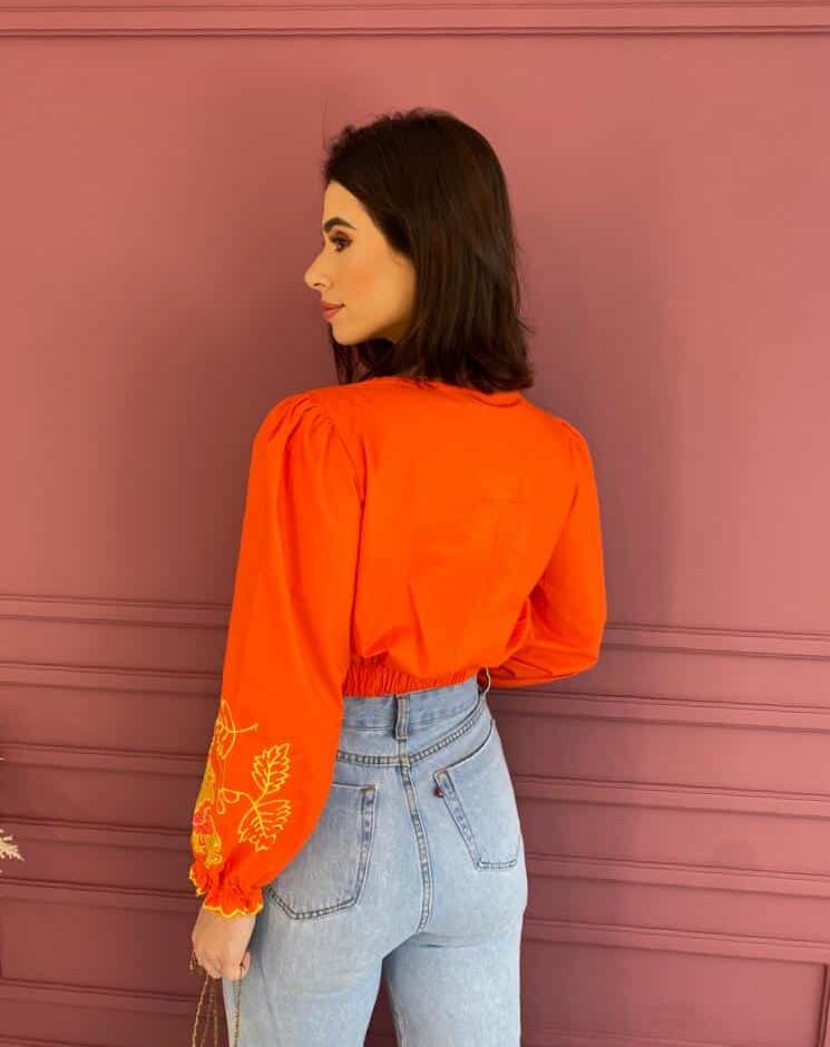 fernandaramosstore com br blusa feminina laranja com bordado na manga verde lima 4
