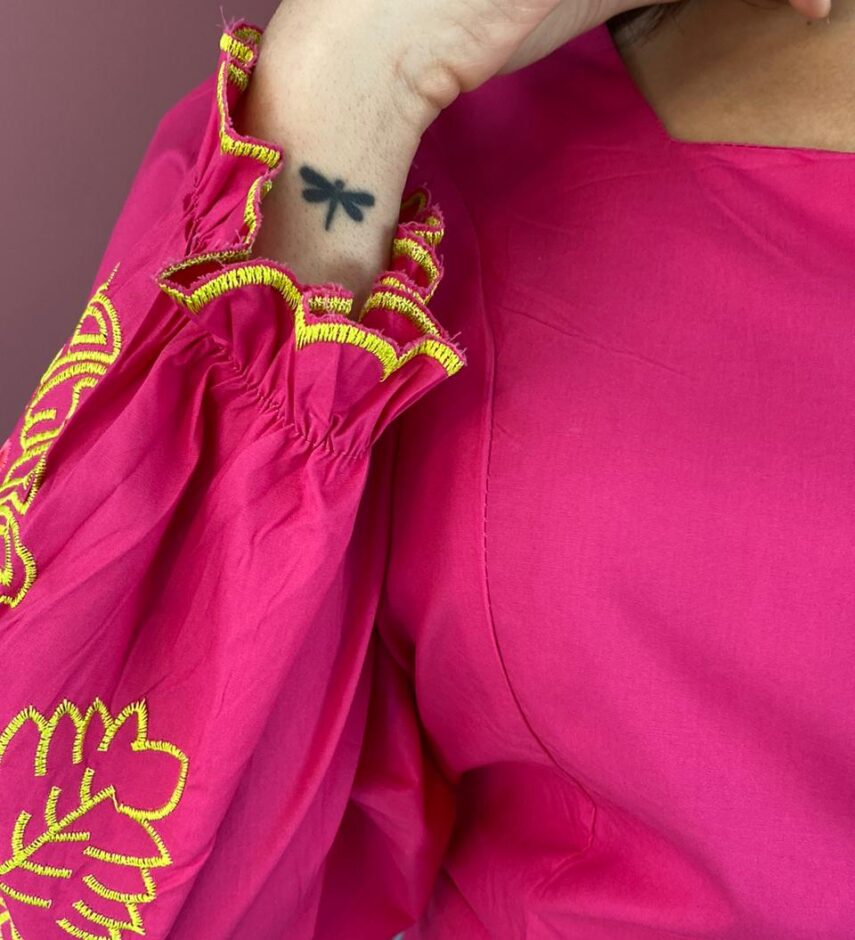 Blusa Feminina Pink com Bordado na Manga Verde Lima - Fernanda Ramos Store