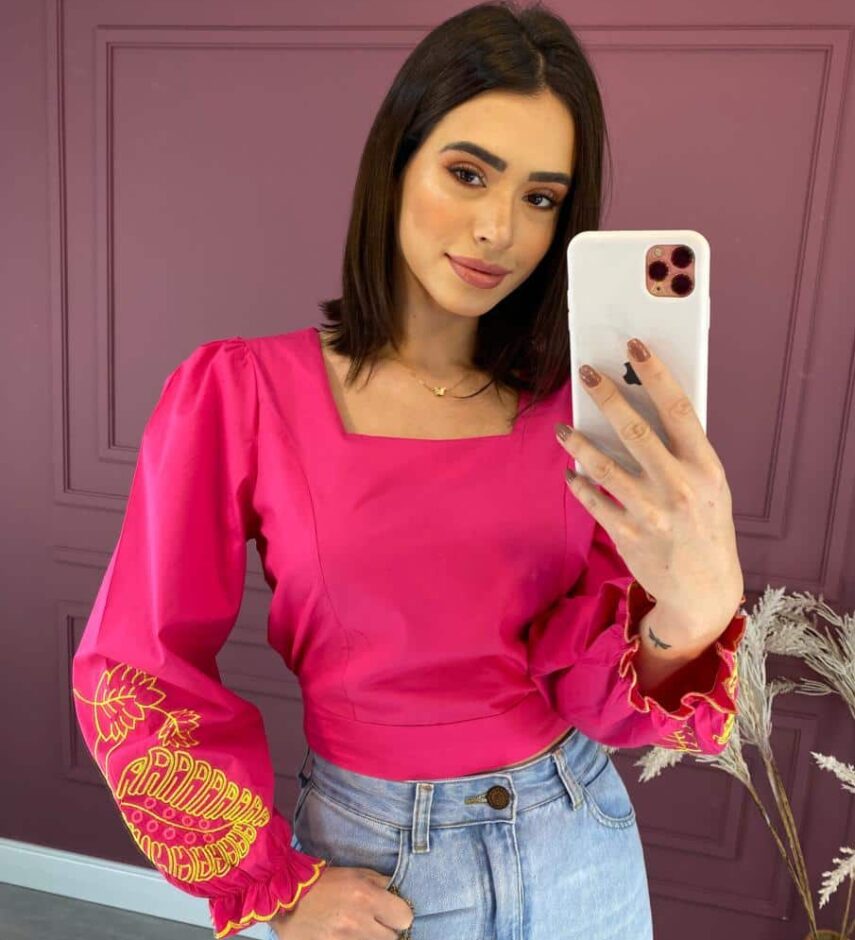 Blusa Feminina Pink com Bordado na Manga Verde Lima - Fernanda Ramos Store