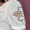 fernandaramosstore com br blusa manga curta feminina detalhes na gola off white 4