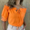 fernandaramosstore com br blusa manga curta feminina laranja ombro a ombro com detalhes rosa 2