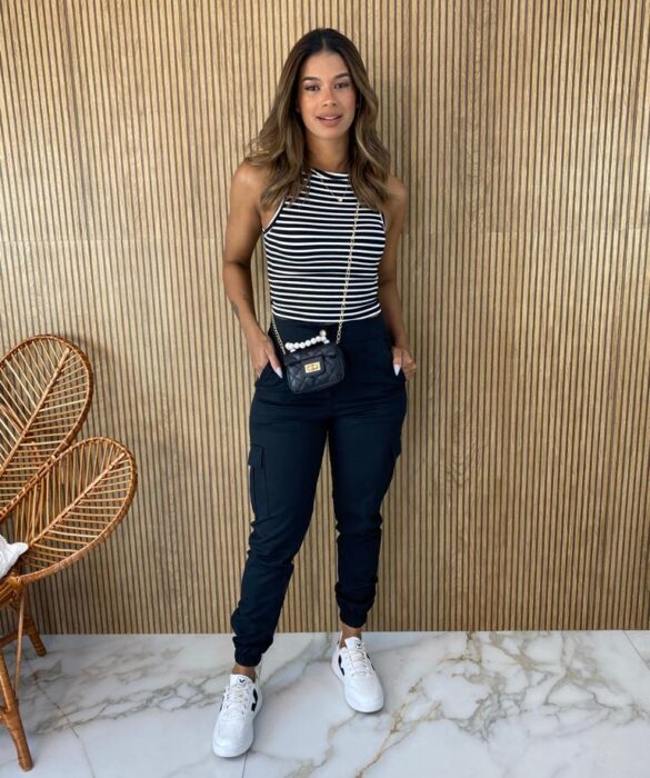 calca feminina jogger com bolsos cargo preto Fernanda ramos store