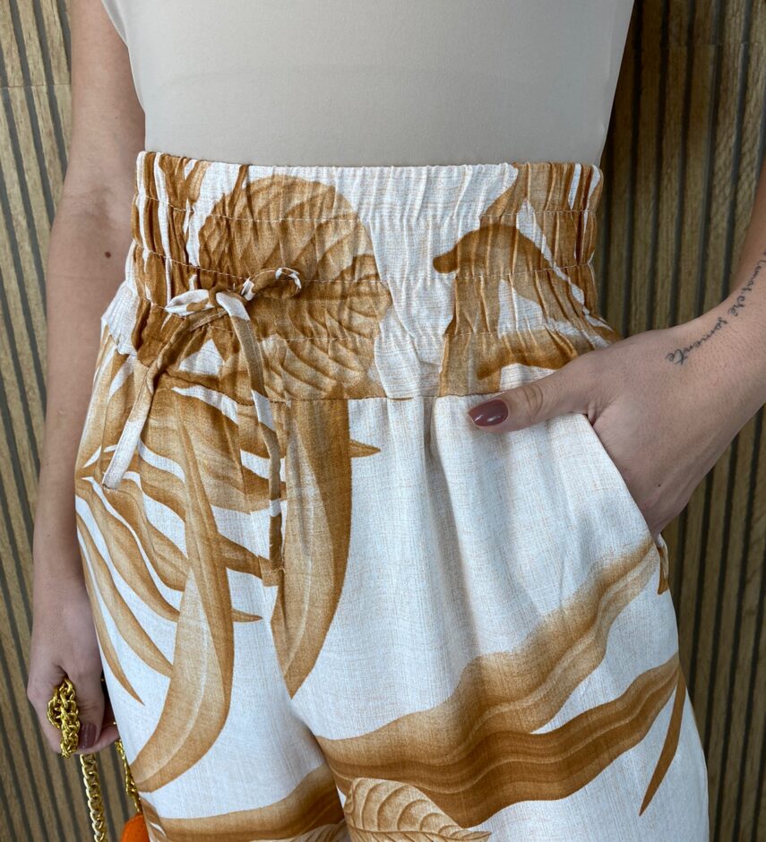 fernandaramosstore com br calca feminina pantalona estampada bege fundo off white 3