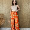 fernandaramosstore com br calca feminina pantalona estampada fundo laranja 1