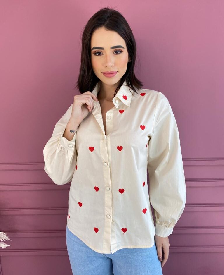 Camisa Feminina Coração Vermelho Social Bege - Fernanda Ramos Store