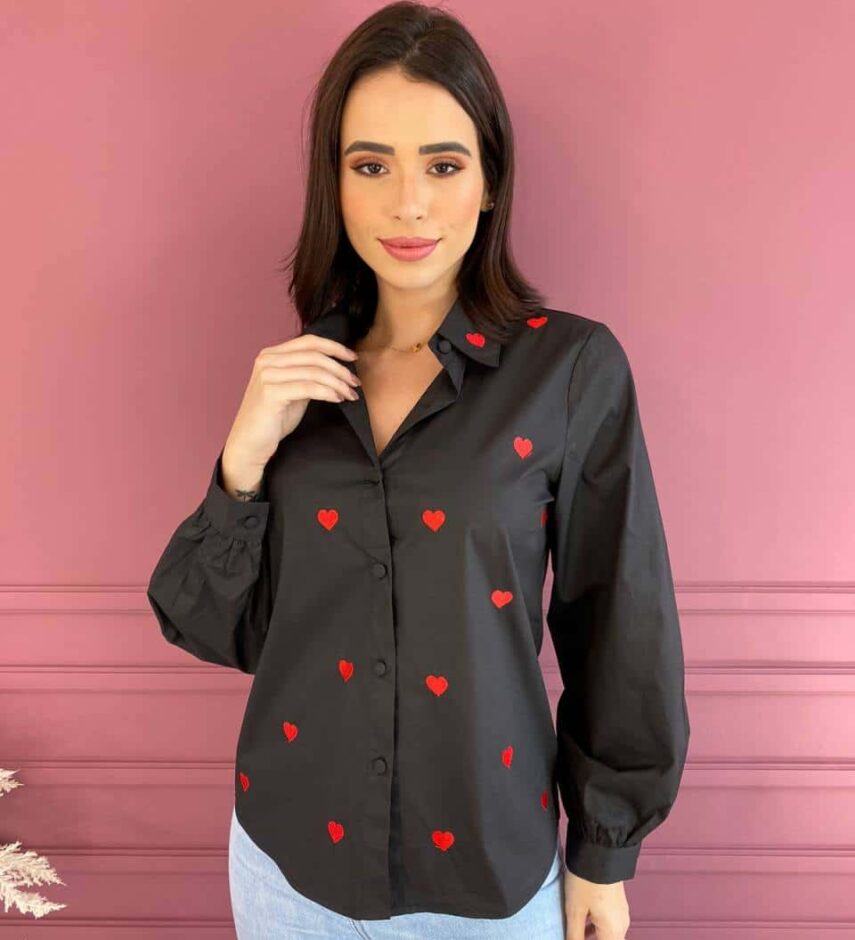 Camisa Feminina Coração Vermelho Social Preta - Fernanda Ramos Store