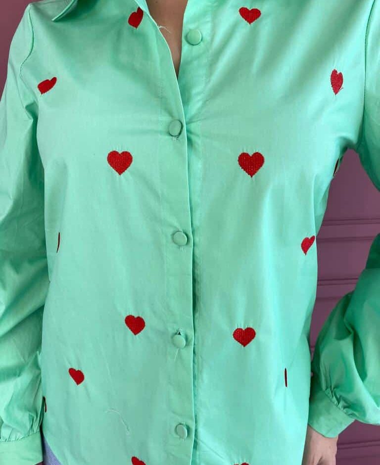 Camisa Feminina Coração Vermelho Social Verde Menta - Fernanda Ramos Store