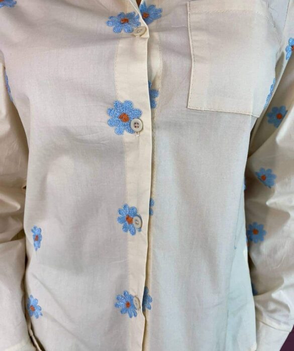 Camisa Feminina Social Bege com Bordado de Flor - Fernanda Ramos Store