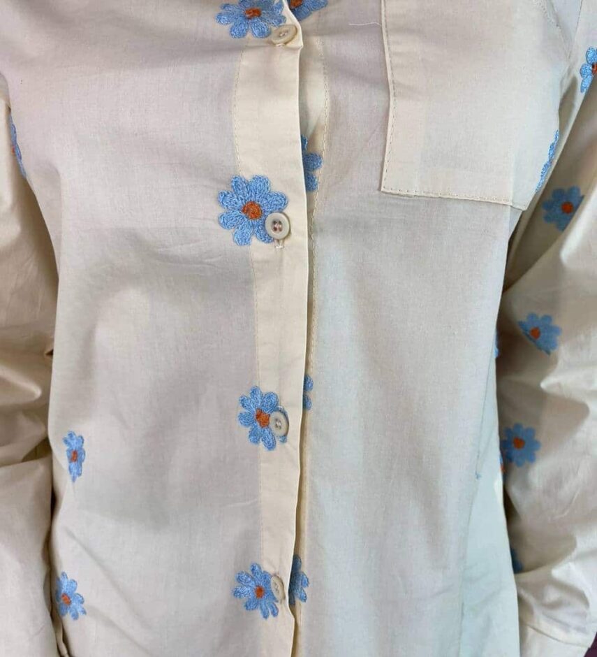 Camisa Feminina Social Bege com Bordado de Flor - Fernanda Ramos Store