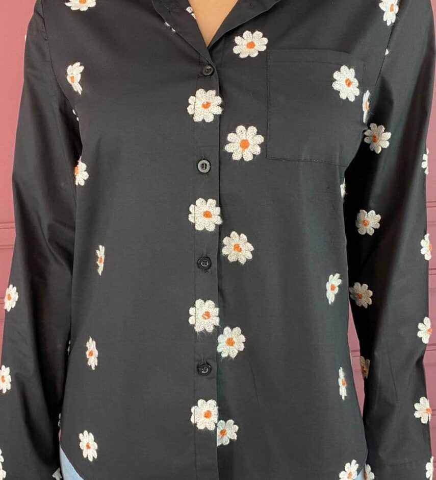 Camisa Feminina Social Preta com Bordado de Flor - Fernanda Ramos Store