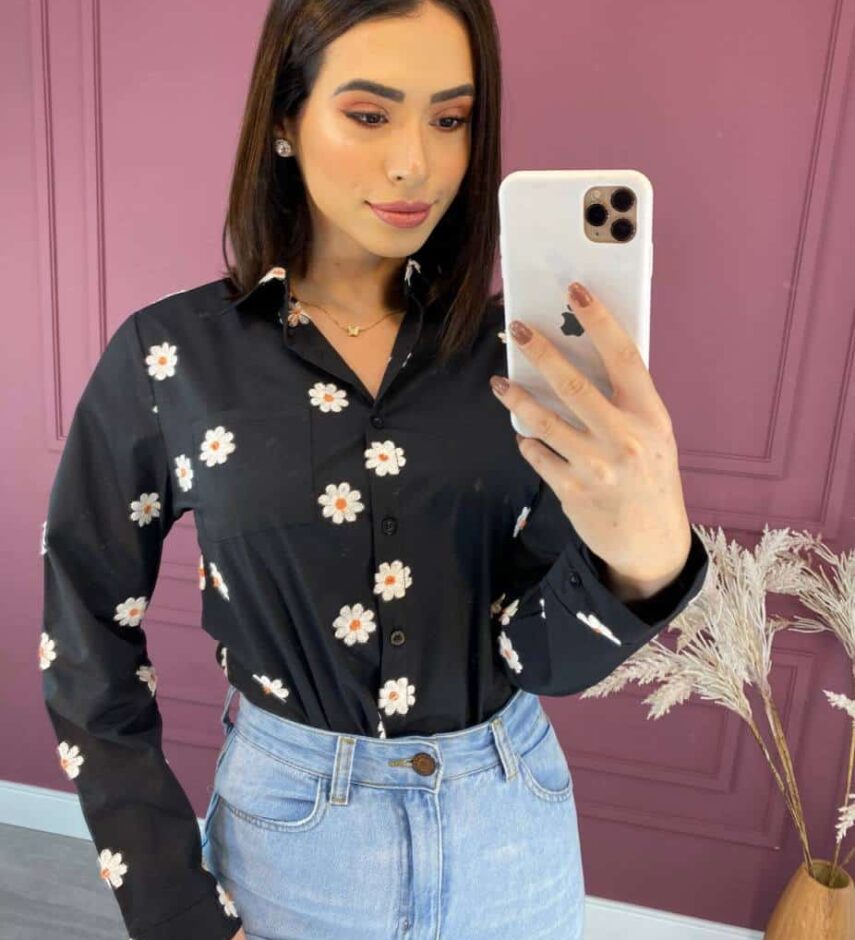 Camisa Feminina Social Preta com Bordado de Flor - Fernanda Ramos Store