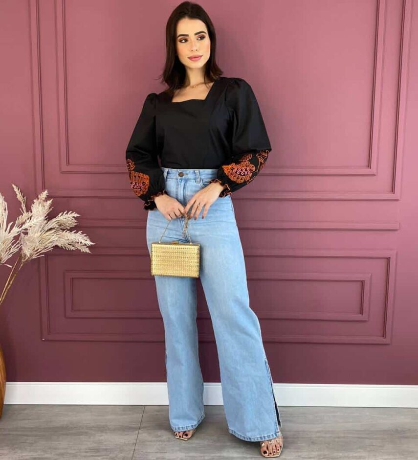 Blusa feminina preta com bordado na manga laranja Fernanda ramos store