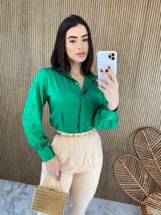 fernandaramosstore com br camisa feminina tecido seda manga em laise verde 3