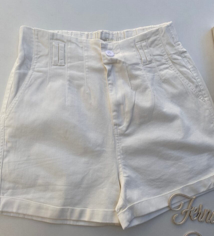 fernandaramosstore com br short feminino com detalhe em pregas e bolsos frontal branco 1