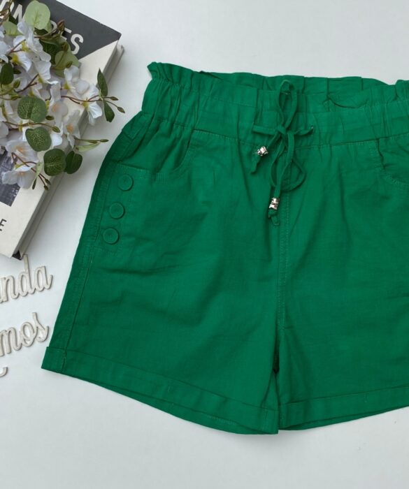 short feminino com elástico na cintura e amarracao e botoes verde Fernanda ramos store