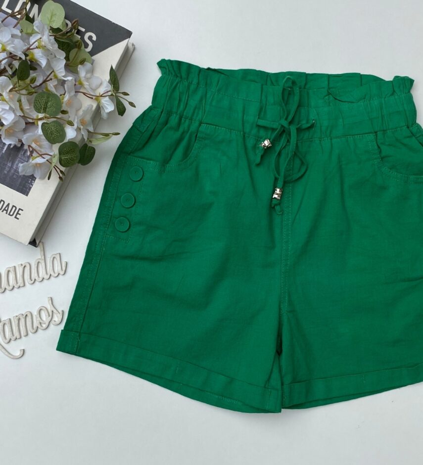 short feminino com elástico na cintura e amarracao e botoes verde Fernanda ramos store