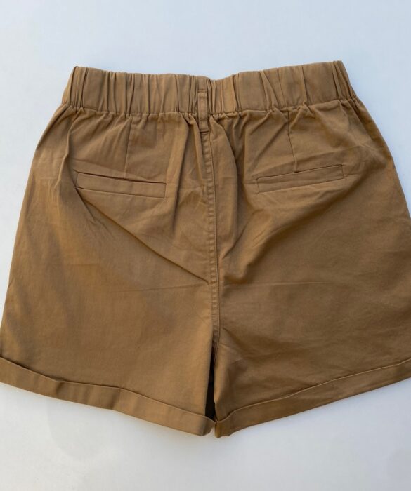 fernandaramosstore com br short feminino sarja com detalhe em pregas caqui escuro 2