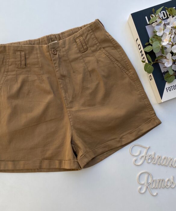 fernandaramosstore com br short feminino sarja com detalhe em pregas caqui escuro