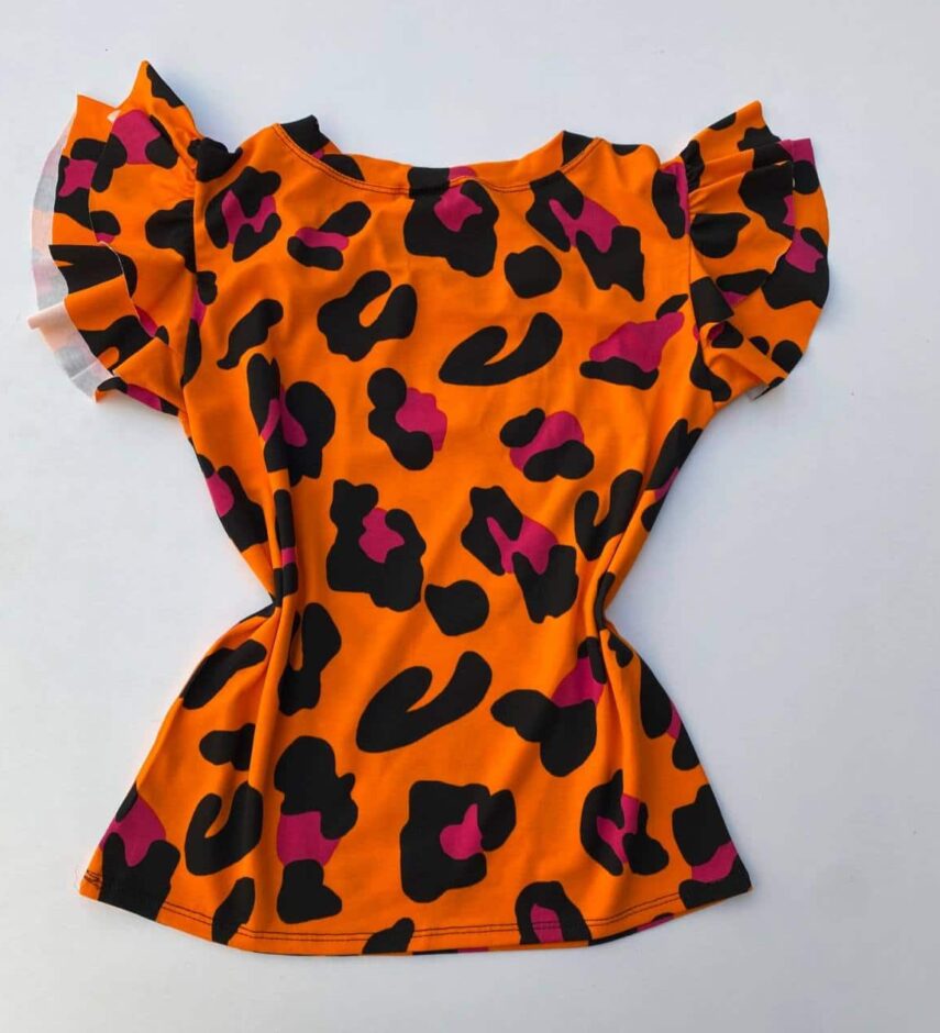 T-shirt Manga Babado Fundo Coral Estampa Animal Print - Fernanda Ramos Store