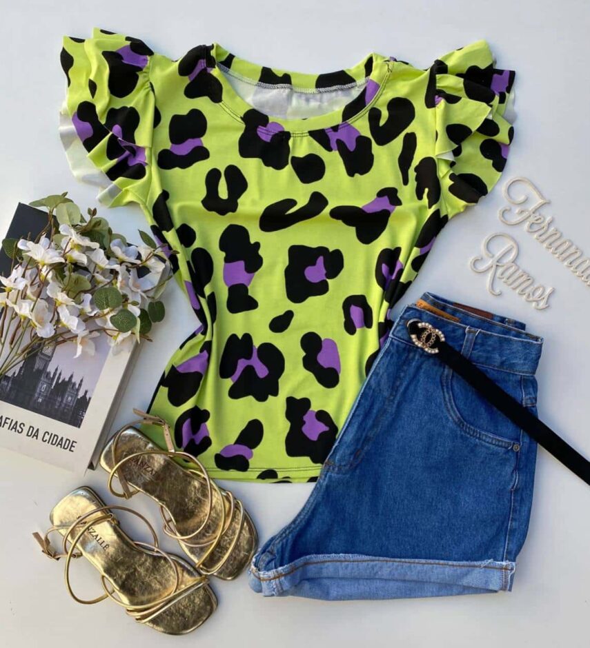 T-shirt Manga Babado Fundo Verde Estampa Animal Print fernanda ramos store