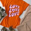 fernandaramosstore com br t shirt manga curta laranja estampa love rosa 1