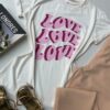 fernandaramosstore com br t shirt manga curta off white estampa love rosa 1