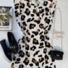 vestido feminino fundo off white estampa animal print Fernanda ramos store